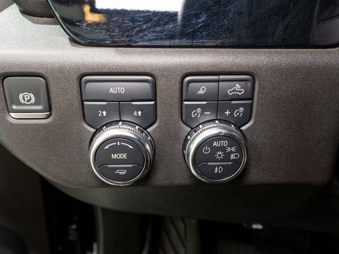 Used 2025 GMC Sierra 1500 SLT AWD/4WD image 29