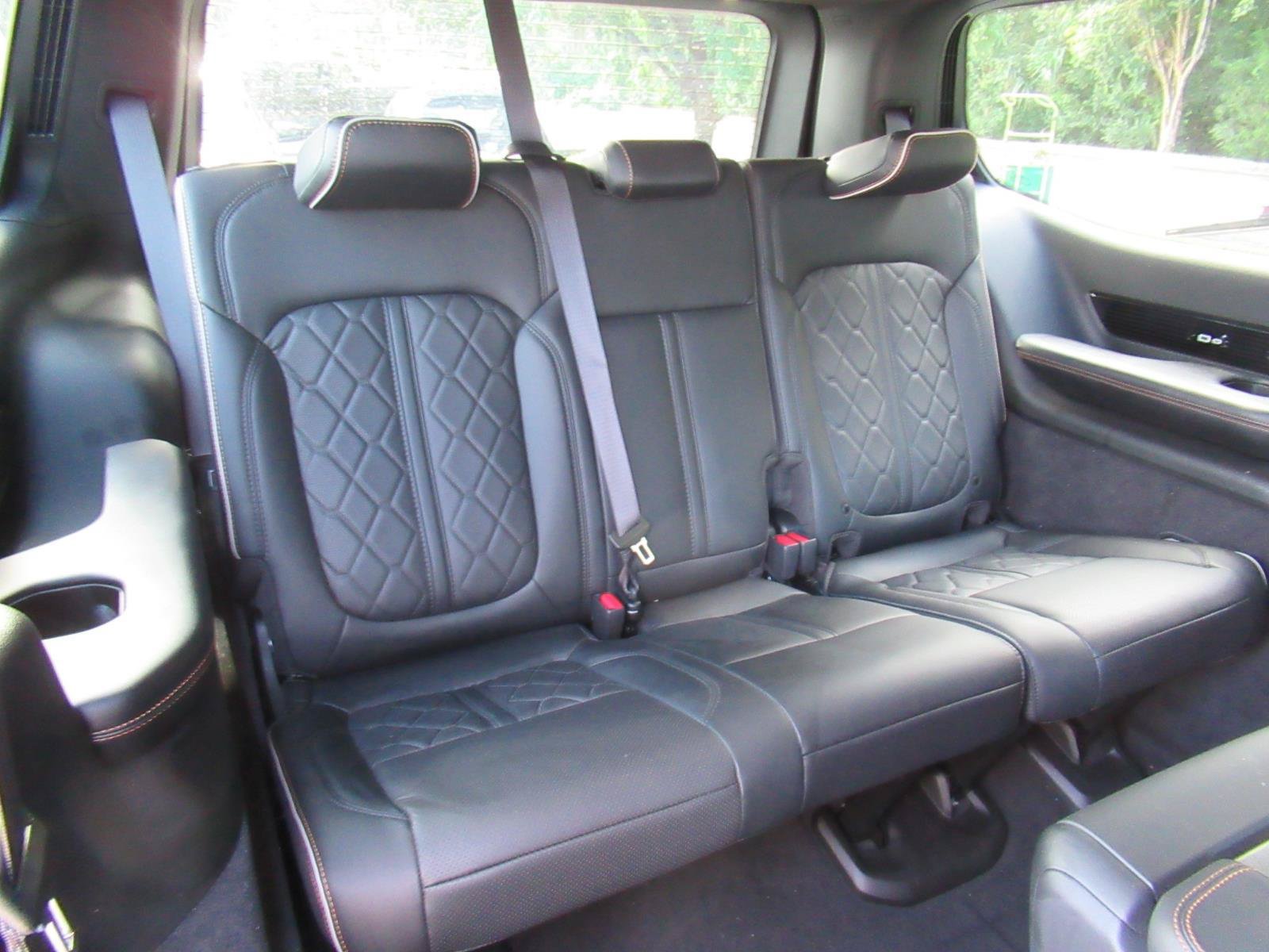 Used 2025 Jeep Grand Wagoneer Series III w/ Rear Seat Video Group 1 AWD/4WD image 39