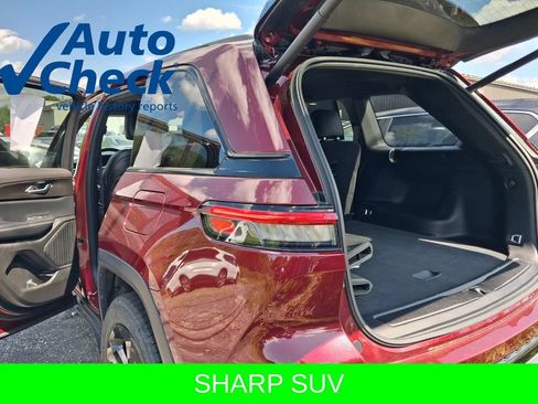 Used 2023 Jeep Grand Cherokee Altitude AWD/4WD image 11