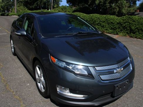 Used 2013 Chevrolet Volt Premium w/ Premium Trim Package FWD image 2