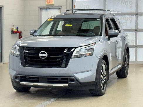 Used 2023 Nissan Pathfinder Platinum AWD/4WD image 3