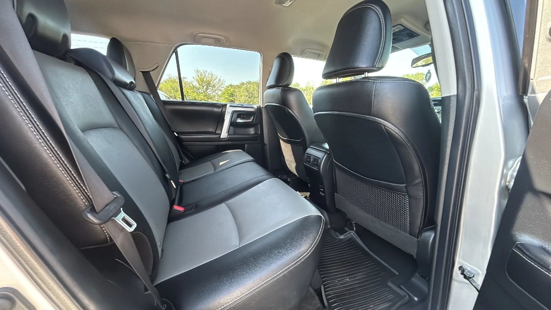 Used 2017 Toyota 4Runner SR5 Premium AWD/4WD image 33