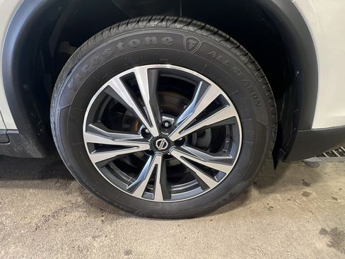 Used 2017 Nissan Rogue SL w/ SL Premium Package AWD/4WD image 9
