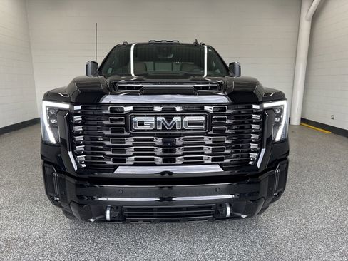 Used 2025 GMC Sierra 2500 Denali Ultimate AWD/4WD image 2