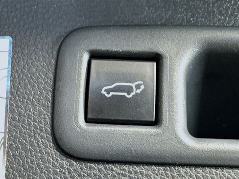 Used 2024 Toyota Highlander XSE image 33