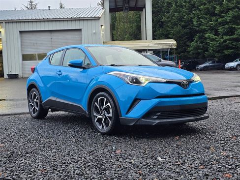 Used 2019 Toyota C-HR XLE image 1
