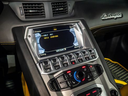 Used 2013 Lamborghini Aventador LP 700-4 image 24