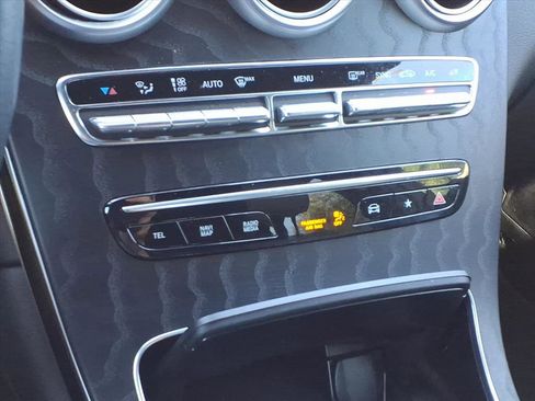 Used 2022 Mercedes-Benz GLC 300 image 24