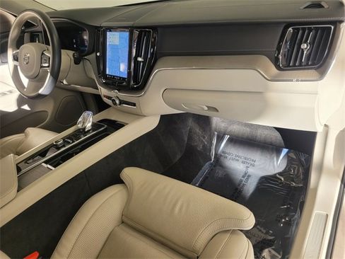 Certified 2023 Volvo XC60 B5 Ultimate w/ Climate Package image 21
