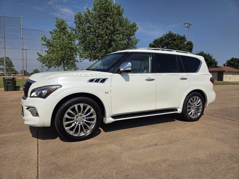 Used 2015 INFINITI QX80 4WD w/ Deluxe Technology Package image 2