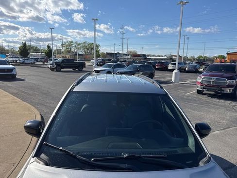 Used 2023 Jeep Compass Latitude AWD/4WD image 9