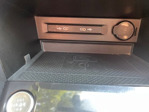 Used 2021 Volkswagen Tiguan SE image 14