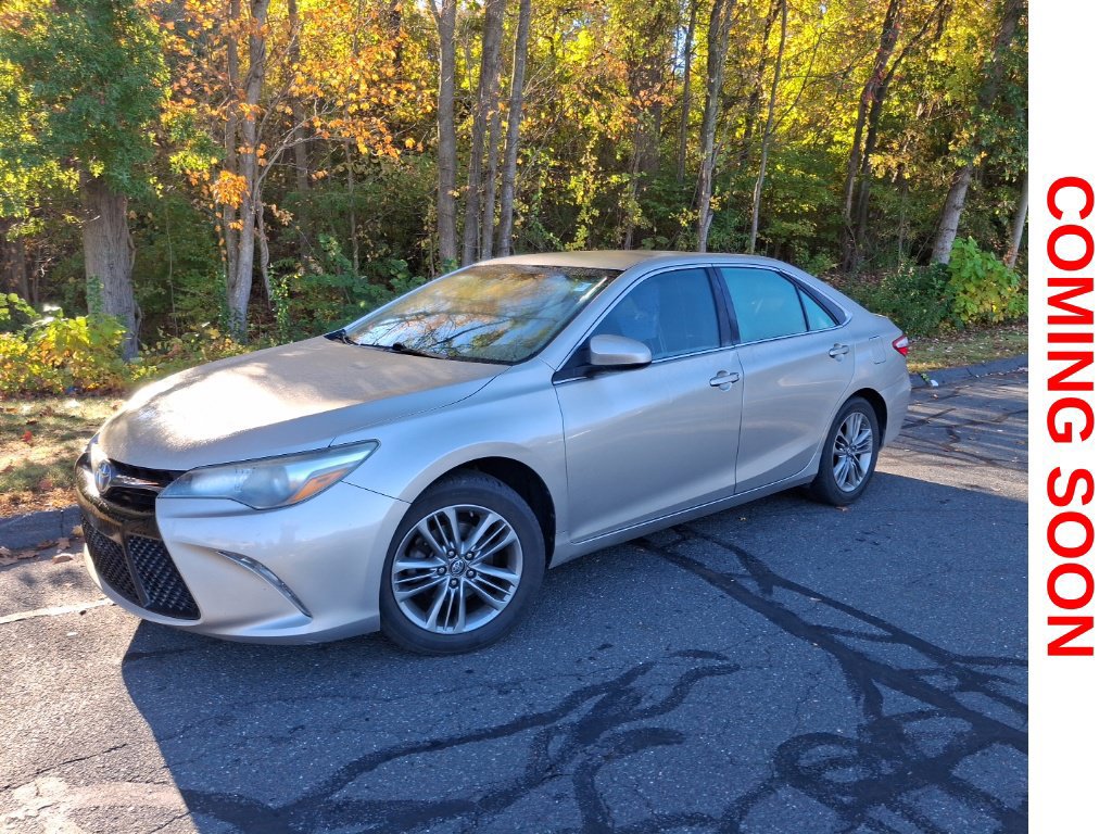 Used 2015 Toyota Camry SE FWD image 1