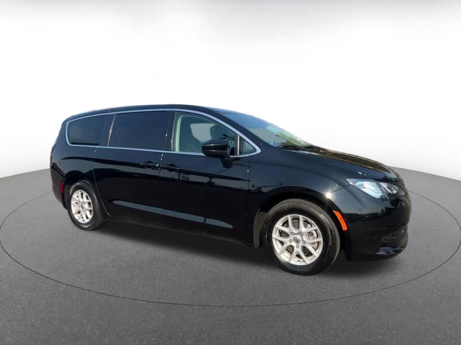 Used 2024 Chrysler Voyager LX FWD image 2