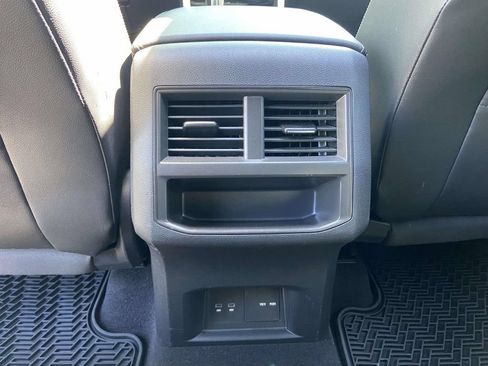 Used 2022 Volkswagen Atlas Cross Sport SEL R-Line AWD/4WD image 23