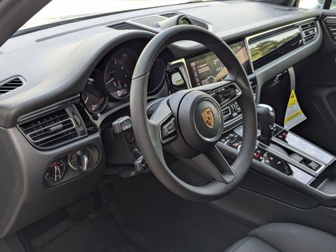 Certified 2026 Porsche Macan AWD/4WD image 4