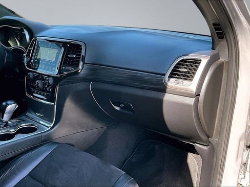 Certified 2022 Jeep Grand Cherokee Laredo X AWD/4WD image 17