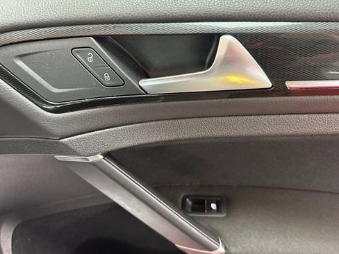 Used 2017 Volkswagen GTI S image 21