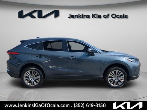 Used 2024 Toyota Venza Limited image 2