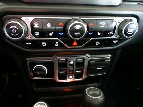 Used 2020 Jeep Wrangler Unlimited Sport image 16