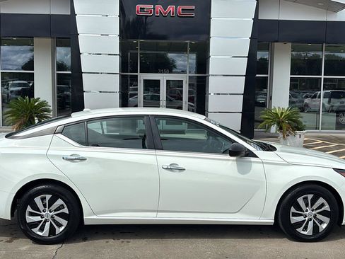 Used 2025 Nissan Altima 2.5 S FWD image 8