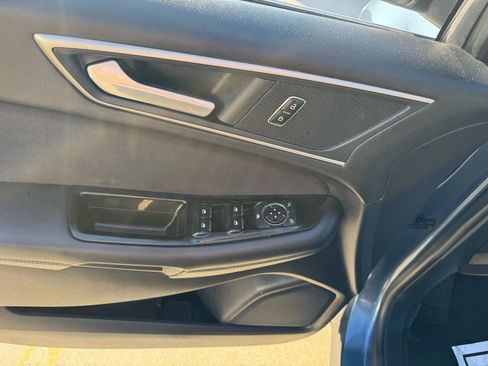 Used 2019 Ford Edge SEL image 22