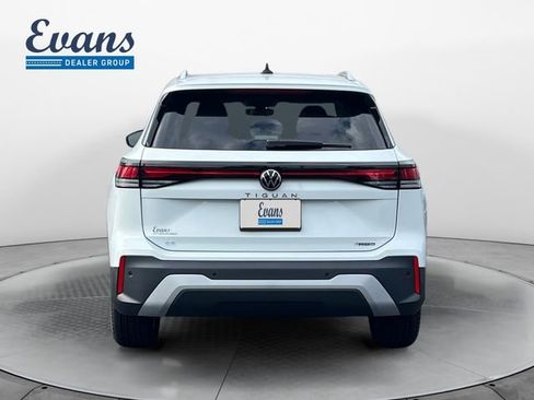 New 2025 Volkswagen Tiguan SE AWD/4WD image 5