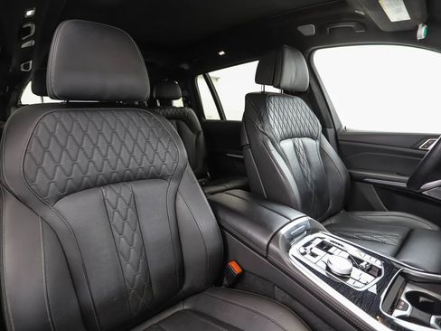 Used 2024 BMW X7 xDrive40i w/ Executive Package image 32