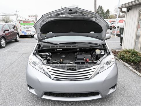 Used 2017 Toyota Sienna LE image 33