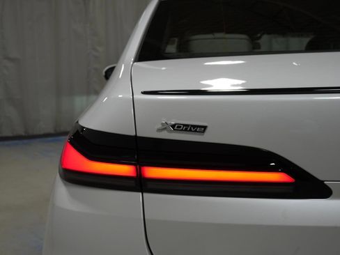 Used 2023 BMW 760i xDrive w/ Luxury Rear Seating Package AWD/4WD image 34