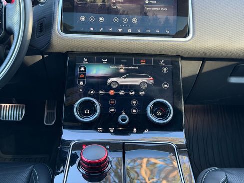 Used 2019 Land Rover Range Rover Velar R-Dynamic SE image 21