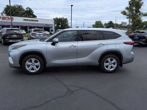Certified 2021 Toyota Highlander LE AWD/4WD image 4