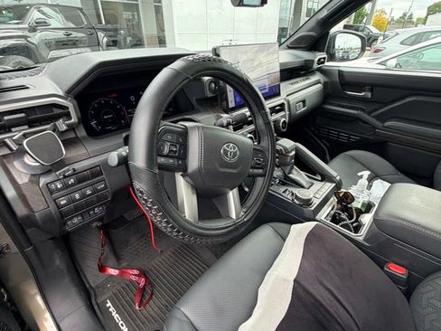 Used 2025 Toyota Tacoma Limited w/ Tow Tech Package AWD/4WD image 9