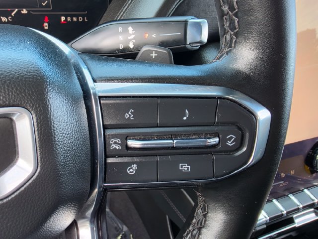 Used 2025 GMC Yukon XL Denali AWD/4WD image 26