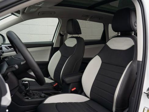 New 2026 Volkswagen Taos SEL AWD/4WD image 8