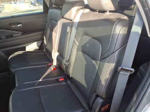 Certified 2024 Nissan Pathfinder SL image 19