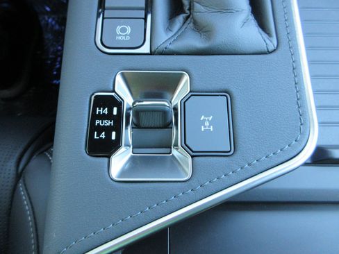 Used 2026 Lexus GX 550 w/ Cold Area Package AWD/4WD image 53