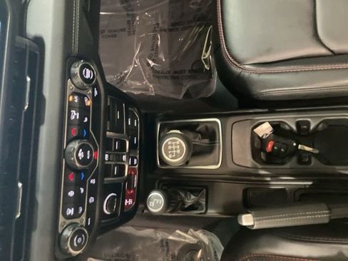 Used 2024 Jeep Wrangler Unlimited Rubicon w/ Technology Group image 19