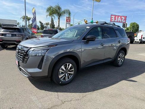 New 2026 Nissan Pathfinder SL image 3