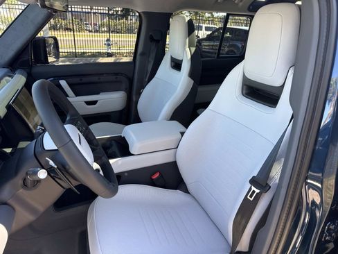 Certified 2026 Land Rover Defender 110 OCTA image 21