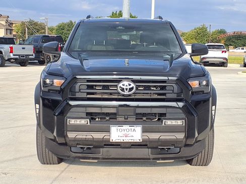 Used 2025 Toyota 4Runner SR5 AWD/4WD image 2