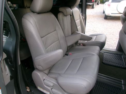 Used 2016 Toyota Sienna XLE Premium FWD image 11