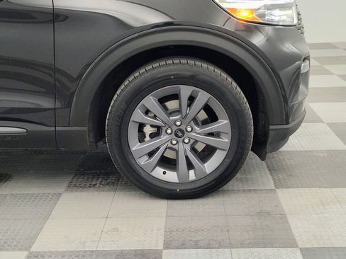 Used 2023 Ford Explorer XLT w/ Equipment Group 202A AWD/4WD image 14