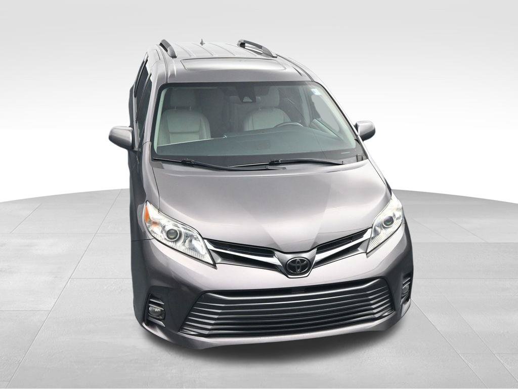 Used 2018 Toyota Sienna XLE w/ XLE Navigation Package FWD image 33