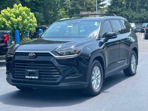 Used 2024 Toyota Grand Highlander AWD image 3
