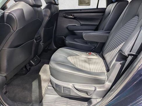 Used 2021 Toyota Highlander XSE AWD/4WD image 17