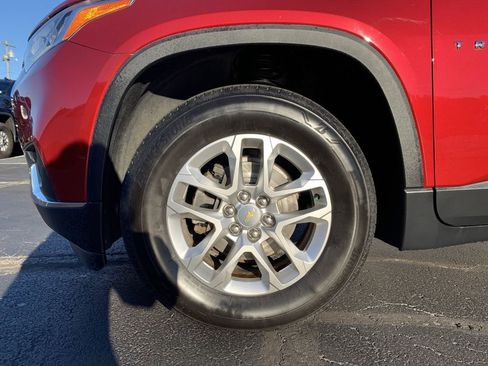 Used 2020 Chevrolet Traverse LT image 18