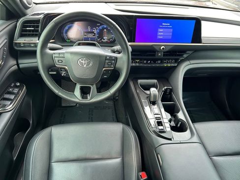 Certified 2025 Toyota Crown Limited image 17