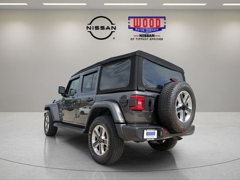 Used 2018 Jeep Wrangler Unlimited Sahara w/ Safety Group AWD/4WD image 4