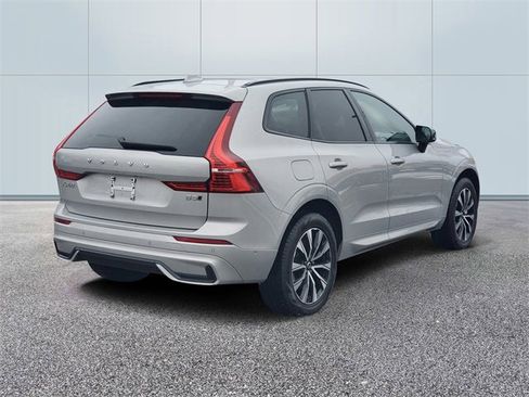 Certified 2025 Volvo XC60 B5 Plus image 4